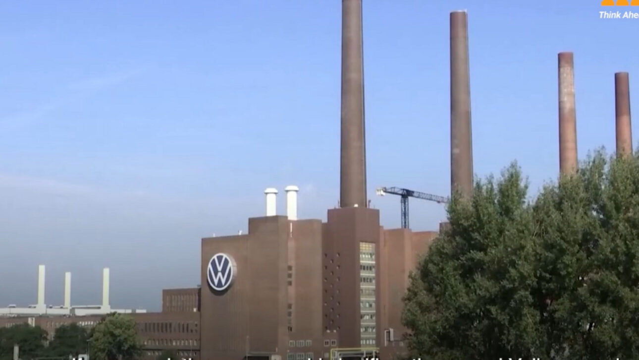 Gigante dos automóveis, Volkswagen avalia fechar 4 fábricas na Alemanha e cortar até 100 mil empregos na maior reestruturação da indústria automotiva