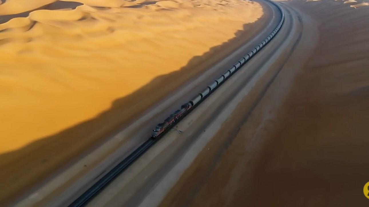 Arabia Saudita avanzará con ferrocarril de 672 km que promete conectar Kuwait, Emiratos, Catar, Baréin y Omán en corredor regional de 2.186 km