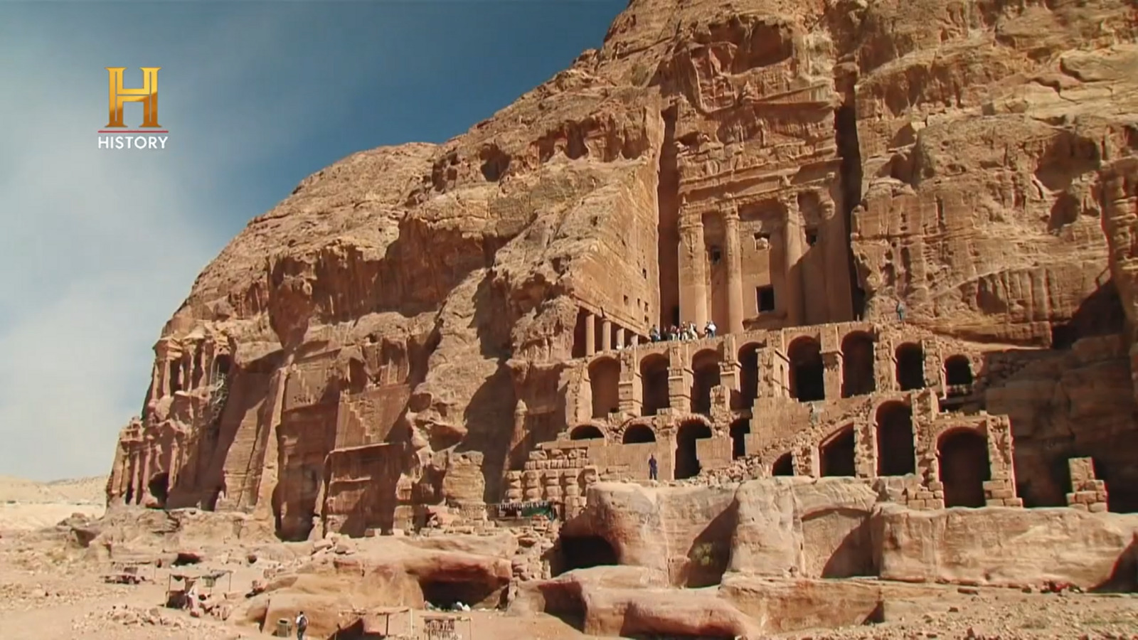 Petra, a cidade de pedra no deserto que impressiona o mundo com fachadas gigantes, túmulos monumentais e um sistema de água tão avançado que ainda desafia pesquisadores mais de 2 mil anos depois