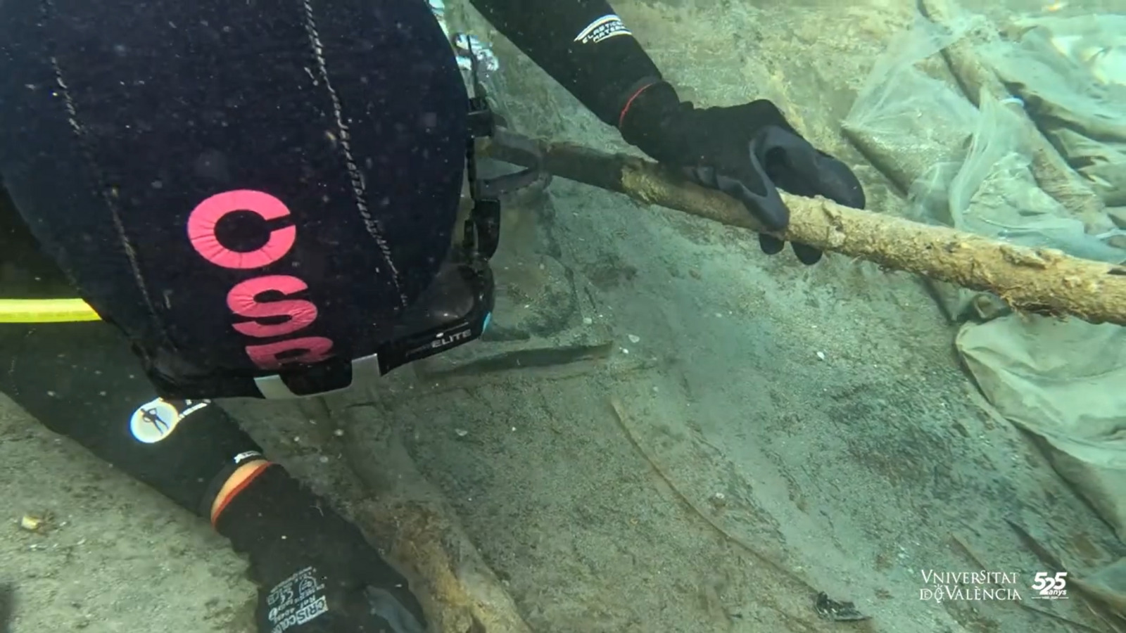 14 mergulhadores se reúnem e retiram, peça por peça, navio fenício de 2.600 anos do fundo do mar na Espanha após ameaça à preservação dos destroços
