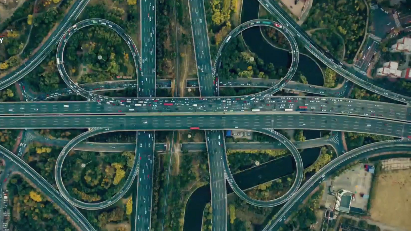 Maior projeto rodoviário da história usou concreto suficiente para chegar à Lua, criou 66 mil km de vias nos EUA, custou US$ 25 bilhões e mudou o transporte, a economia e a defesa nacional do país em plena Guerra Fria