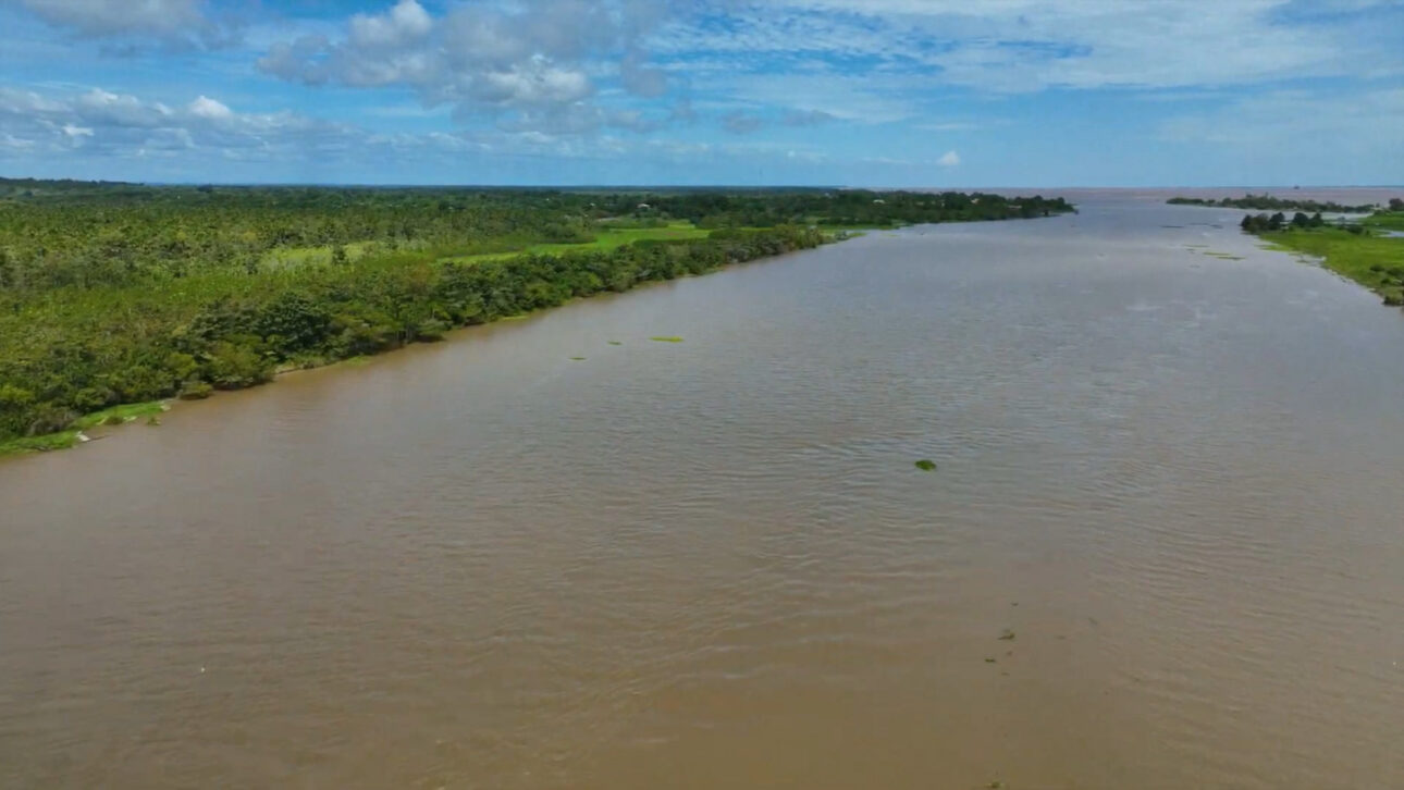 Brasil começa a construir a maior rede mundial de internet por cabos em rios, com investimento de R$ 1,5 bilhão, nove infovias, 46 mini data centers e conexão para escolas e unidades de saúde