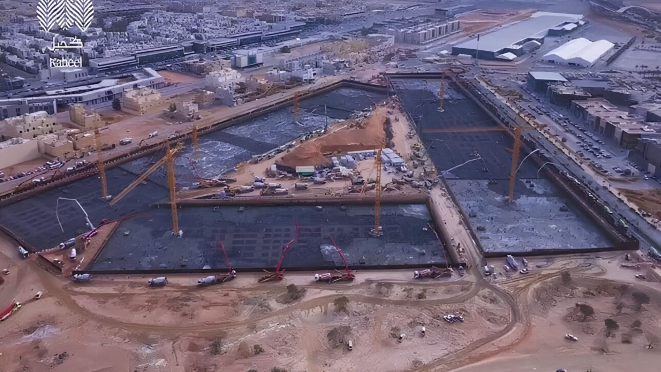 Megaprojeto Kaheel, na Arábia Saudita, entrou para o Guinness após concretagem contínua de 70 mil m³ durante três dias.