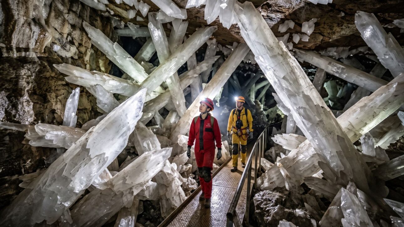 The Cave of the Crystals of Naica, in Mexico, houses gypsum giants up to 11 meters and an extreme environment of almost lethal heat and humidity.