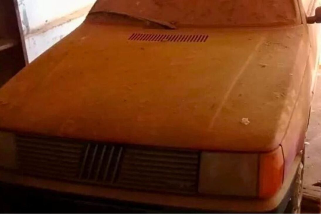 Morador de Colatina ganhou um Fiat Uno Mille 1990, nunca tirou CNH e guardou o carro na garagem. Com 65 km, o hatch foi vendido por mais de R$ 100 mil.