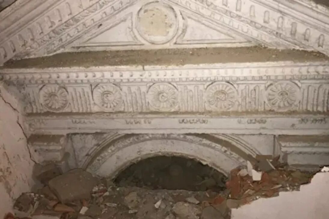 Casa em Úbeda escondia atrás de uma parede de gesso 11 metros de fachada de igreja do século XIV.