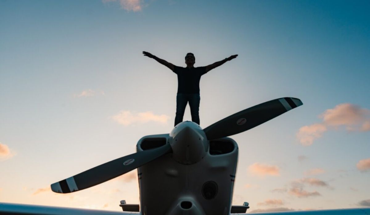 Alexandre Frota completa volta ao mundo em um RV-10 experimental após cruzar cinco continentes e retornar a Oshkosh, nos Estados Unidos. (Imagem: Divulgação/Aeroin)