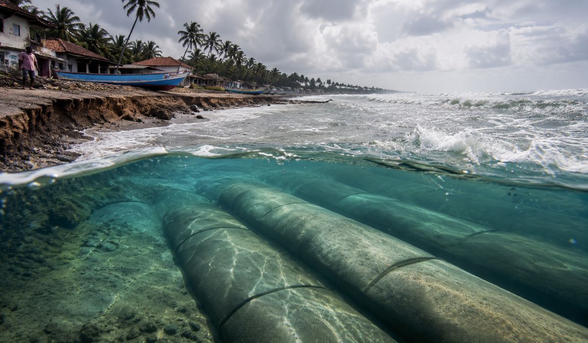 Índia instala geotubos submersos em Kerala para reduzir ondas, conter erosão e testar barreira invisível no mar em área costeira afetada. (Imagem: Ilustrativa)