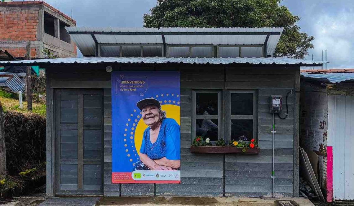 Ana Rita stars in a new house with love and recycled plastic - Image: Reproduction/Alcaldia de Sonson