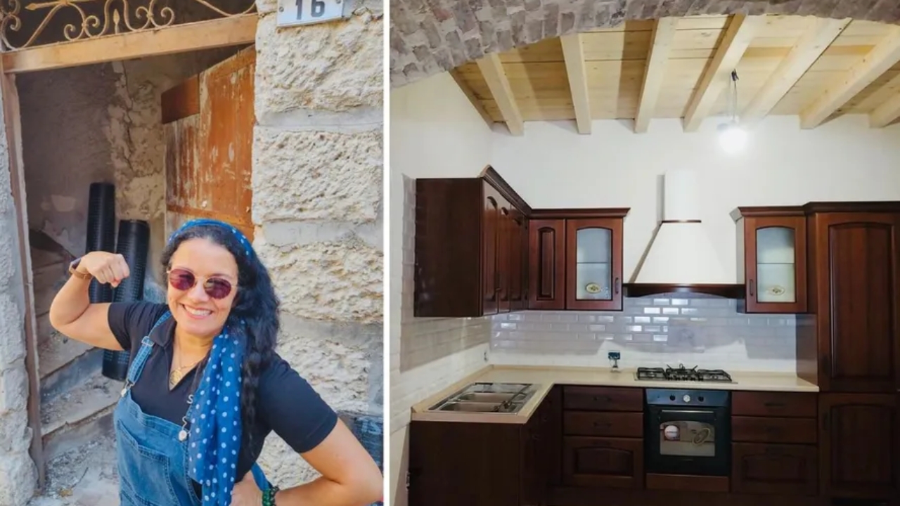A brasileira Rubia Daniels diante de uma das casas de 1 euro que reformou na Itália; ao lado, a cozinha já renovada mostra a transformação do imóvel antigo em um novo projeto de vida na Sicília. Foto: Rubia Daniels / Arquivo pessoal.