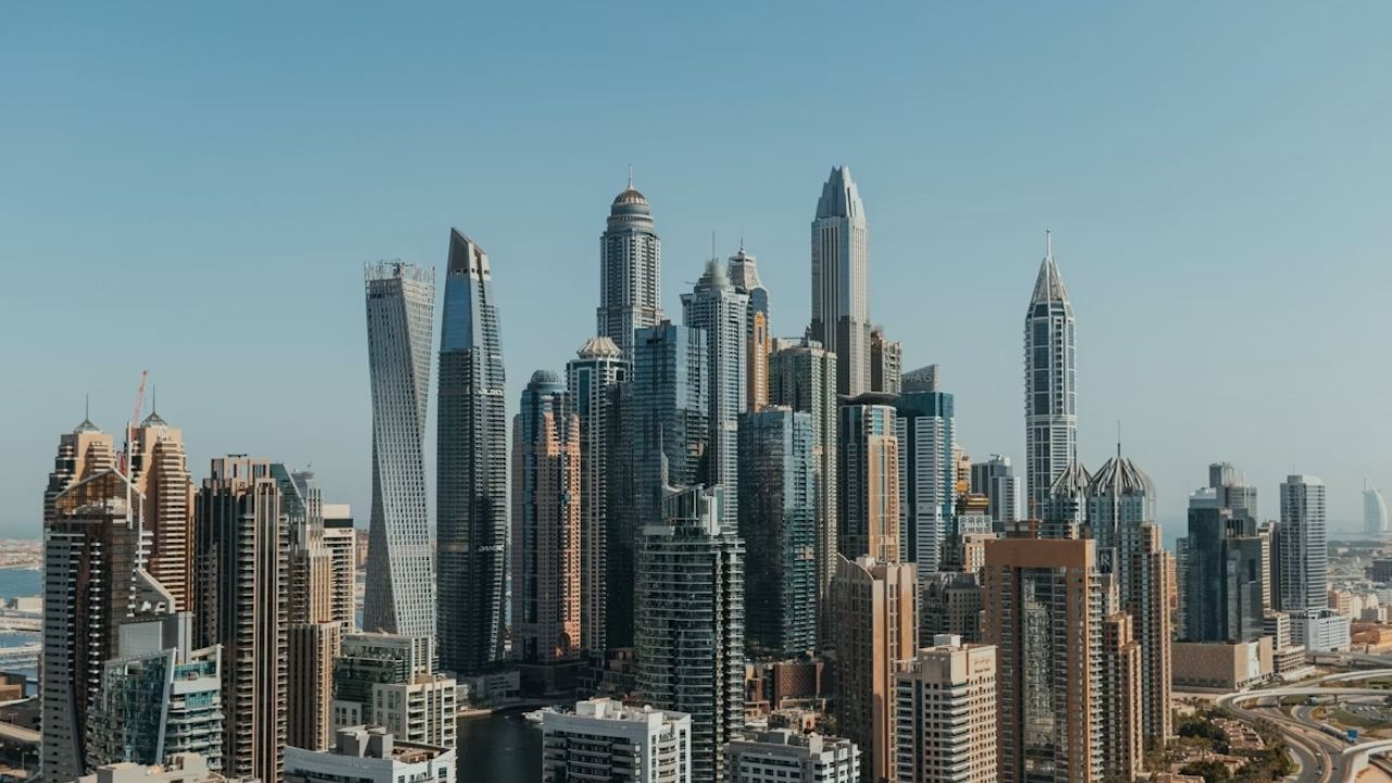Dubai aposta em túneis de esgoto: projeto de US$ 22 bilhões troca estações de bombeamento por sistema por gravidade.