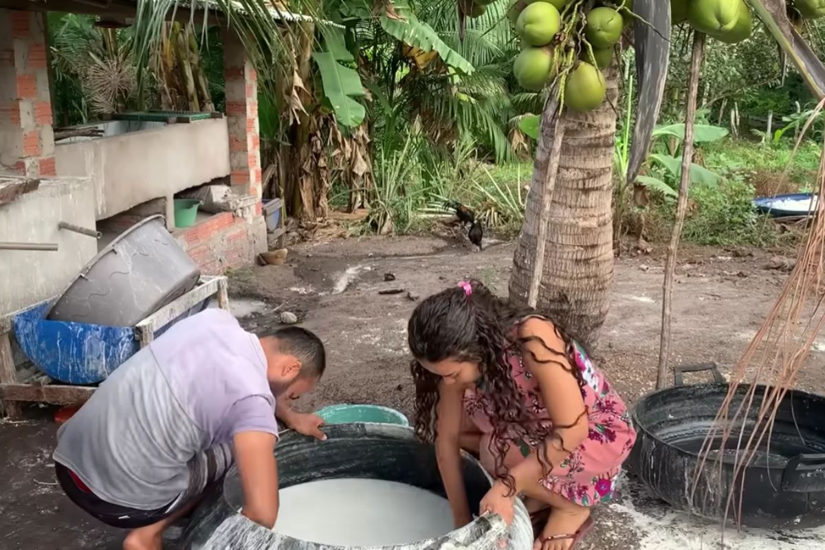 Milena pensou em deixar o interior do Maranhão pela cidade, mas escolheu ficar. Farinhada, roupa no rio e poeira: a rotina real de quem vive na roça.