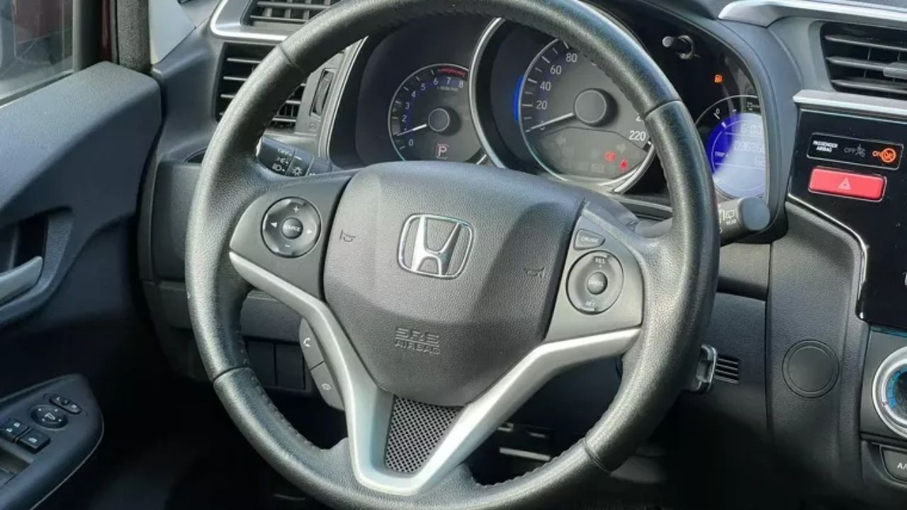 Ele custa R$ 78.205 na Tabela Fipe de julho de 2026, traz motor 1.5 de 116 cv, câmbio CVT, mecânica derivada do Honda Fit, vão livre de 207 mm, porta-malas de 363 litros e bancos modulares; conheça o Honda WR-V EX 2018 no mercado brasileiro de usados