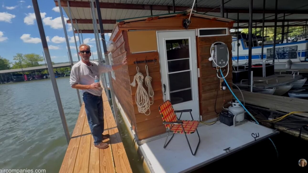 Aos 64 anos, um americano que cresceu às margens do rio Mobile trocou a moto que usaria para atravessar o país com o filho por um casco de barco usado.