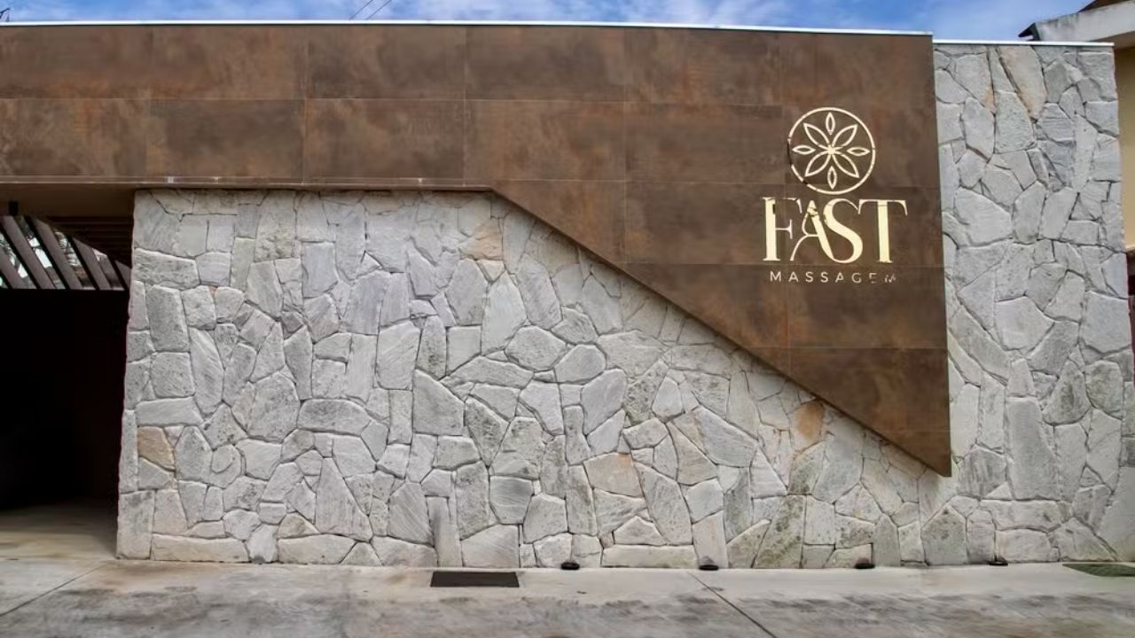 massagem com atendimento sem hora marcada vira franquias na Fast Massagem e avança no setor de serviços.