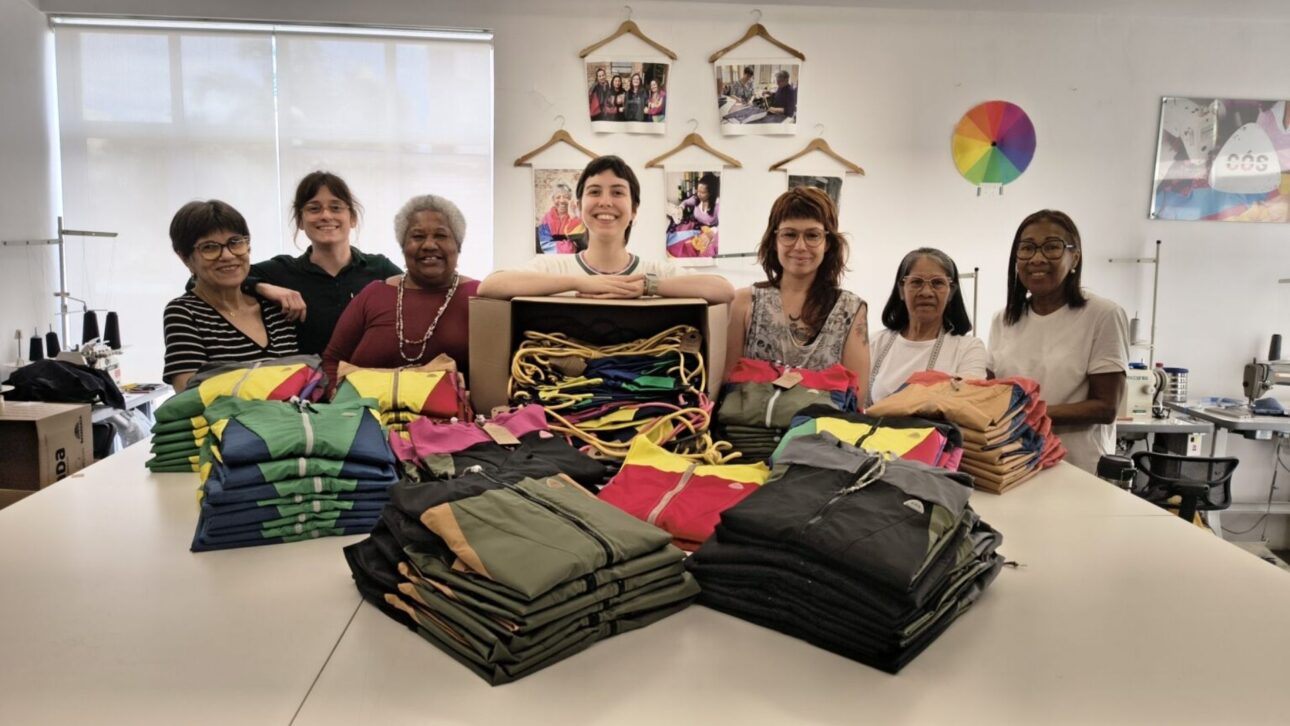Marina Giongo (the second from left to right) and the team of seamstresses at CÓS Costura Consciente.