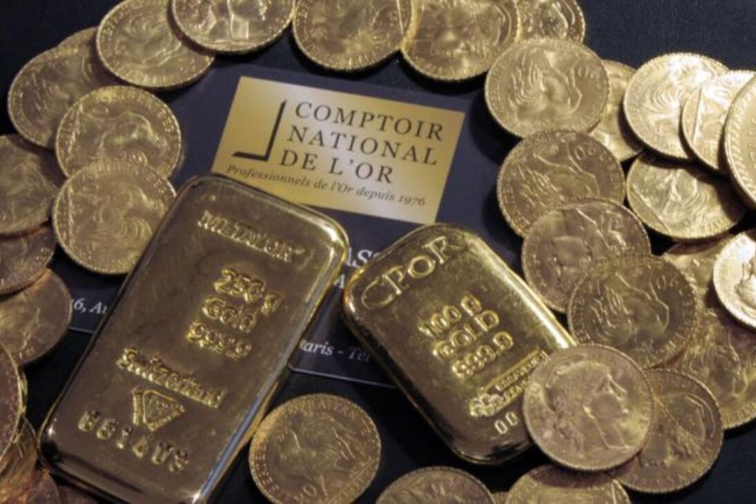 Casa herdada na Normandia escondia 5 mil moedas de ouro, duas barras de 12 kg e 37 lingotes, um tesouro de 3,5 milhões de euros sob os móveis