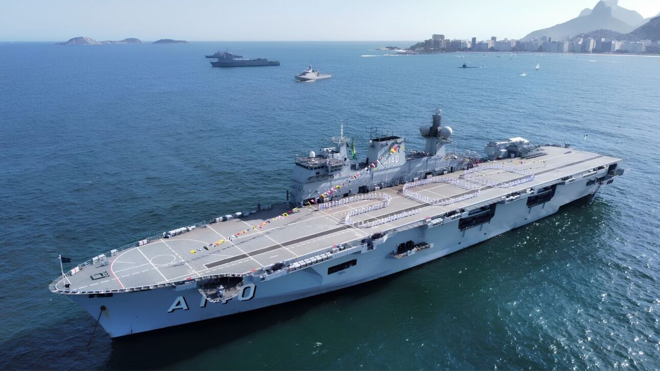 Multi-purpose aircraft carrier of 208 meters concentrates flight deck, hangar, and troop transport in a single platform