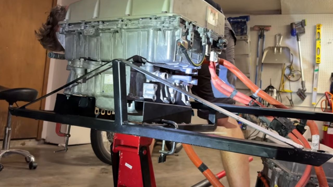 This Old Jalopy shows electric conversion of 1962 Mercury Comet with Nissan Leaf, donor electric car that brought the classic back to the garage.