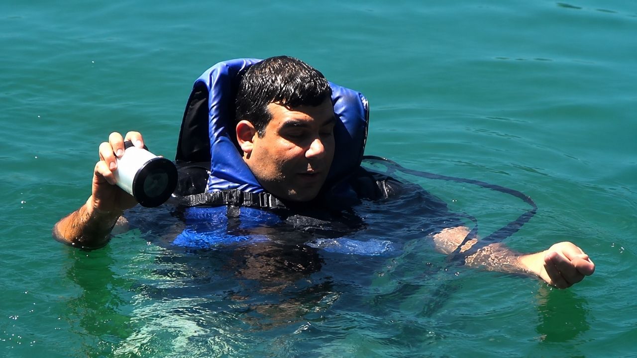 Lagoa de Niquelândia revela dolina azul, caverna subterrânea, profundidade da lagoa e câmera perdida em Goiás.