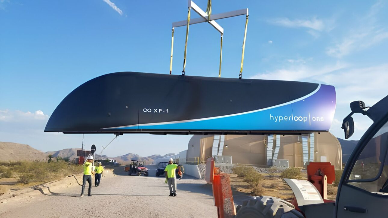Hyperloop prometia cápsulas a quase 1.220 km/h em tubos de baixa pressão, mas Hyperloop One fechou após testes, atrasos e falta de escala comercial.