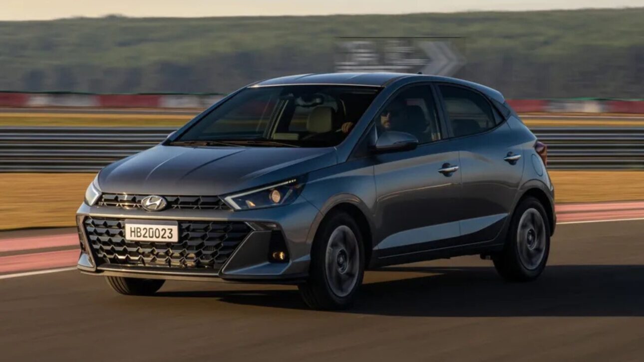 Hyundai HB20 Sense 2023 usado custa cerca de R$ 63 mil, tem motor 1.0 flex, seis airbags, bom consumo e manutenção competitiva.