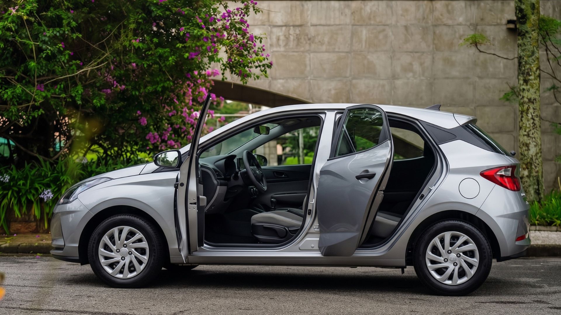Hyundai HB20 Sense 2023 usado custa cerca de R$ 63 mil, tem motor 1.0 flex, seis airbags, bom consumo e manutenção competitiva.