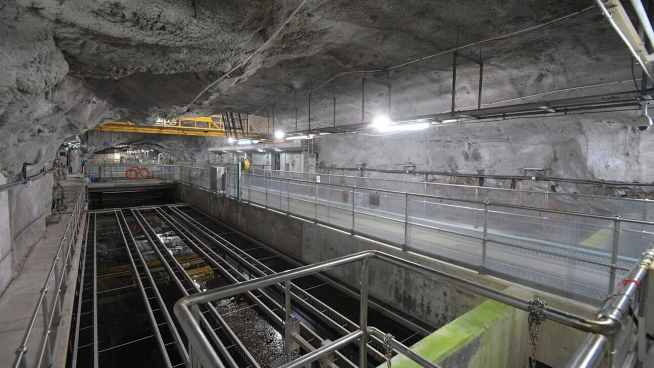 Hong Kong constrói uma estação de esgoto dentro de uma montanha para atender 700 mil pessoas e liberar 28 hectares urbanos em Sha Tin.
