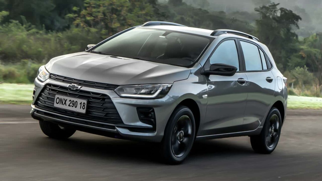 Chevrolet Onix Eco 2027 estreia com motor 1.0 turbo a etanol, câmbio automático e preço promocional abaixo de R$ 100 mil no Brasil.