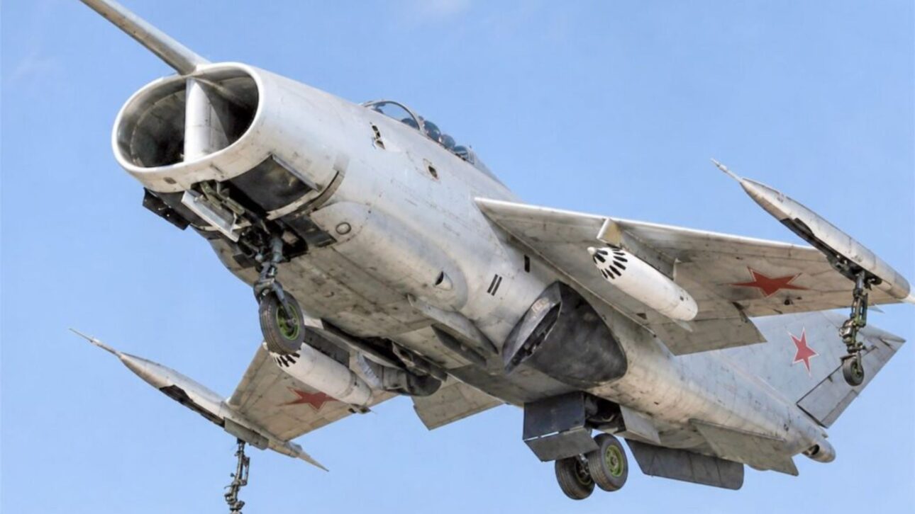 Conheça o Yakovlev Yak-36, jato soviético VTOL com motores e bocais móveis que abriu caminho ao Yak-38, mas nunca virou arma de combate.