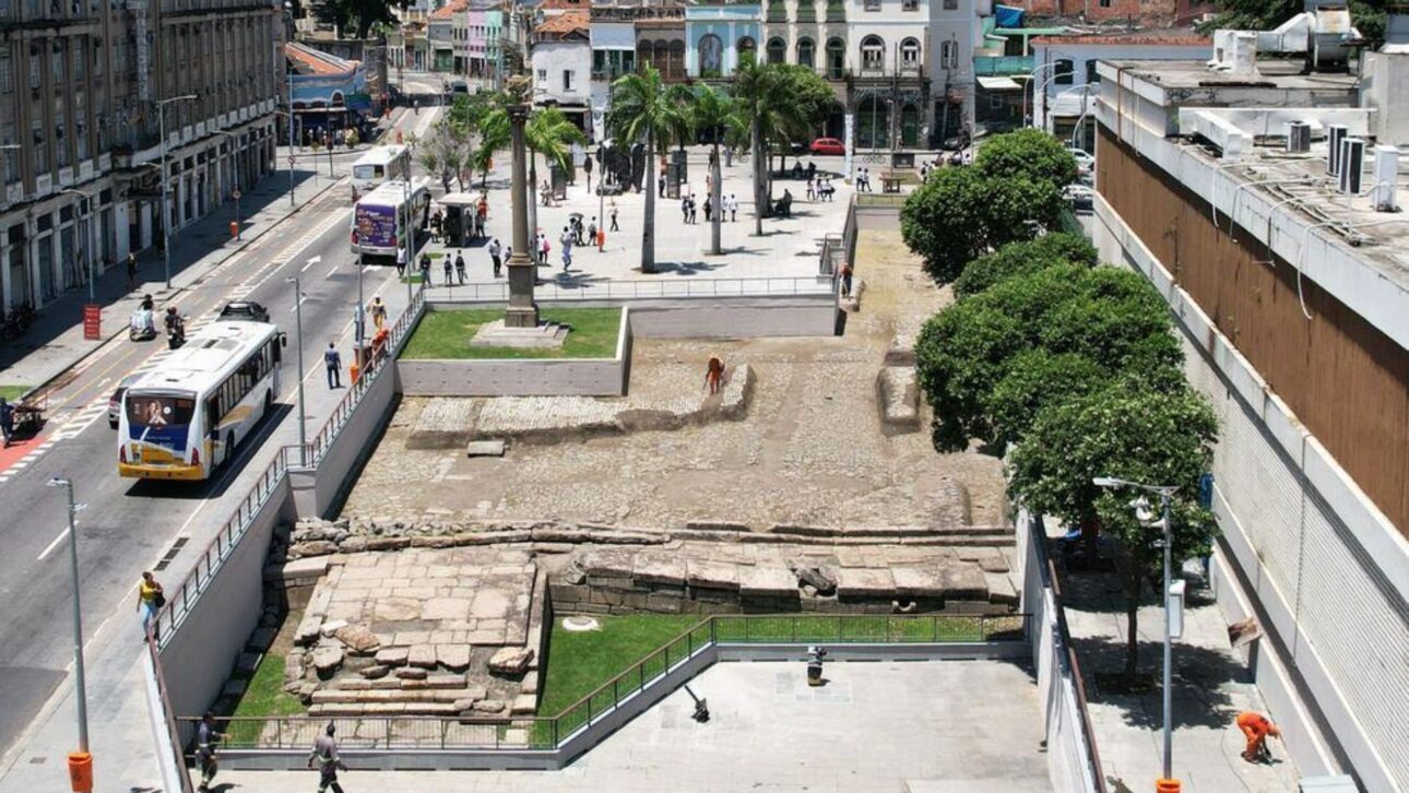 Reforma em casa antiga na Gamboa revelou o Cemitério dos Pretos Novos e transformou o imóvel em espaço de memória afro-brasileira.