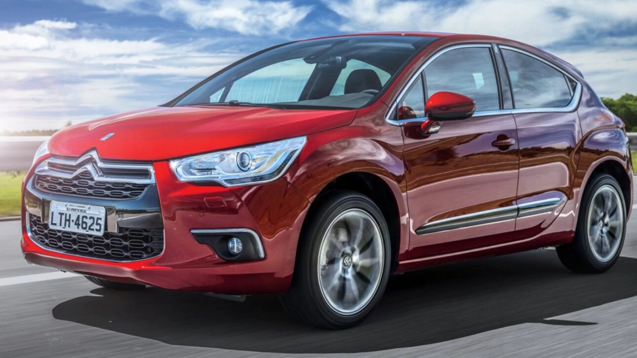 Citroën DS4 2014 tem motor 1.6 turbo de 165 cv, câmbio automático, Fipe de R$ 52,3 mil e desempenho acima de hatches populares usados.
