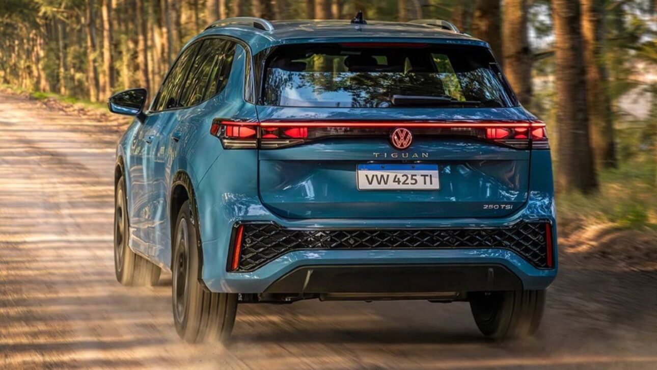 Novo Volkswagen Tiguan R-Line chega ao Brasil com motor 2.0 turbo de 272 cv, tração 4Motion, cabine digital e segurança avançada de série.
