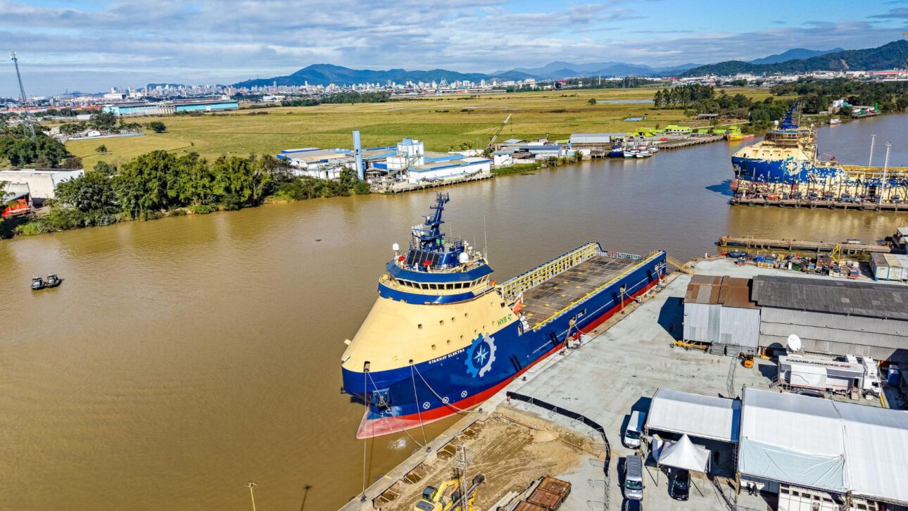 Embarcação de apoio Starnav Elektra, do tipo PSV, em estágio avançado de construção no Estaleiro Detroit Brasil, em Itajaí (SC). (Imagem: Ricardo Stuckert / PR)