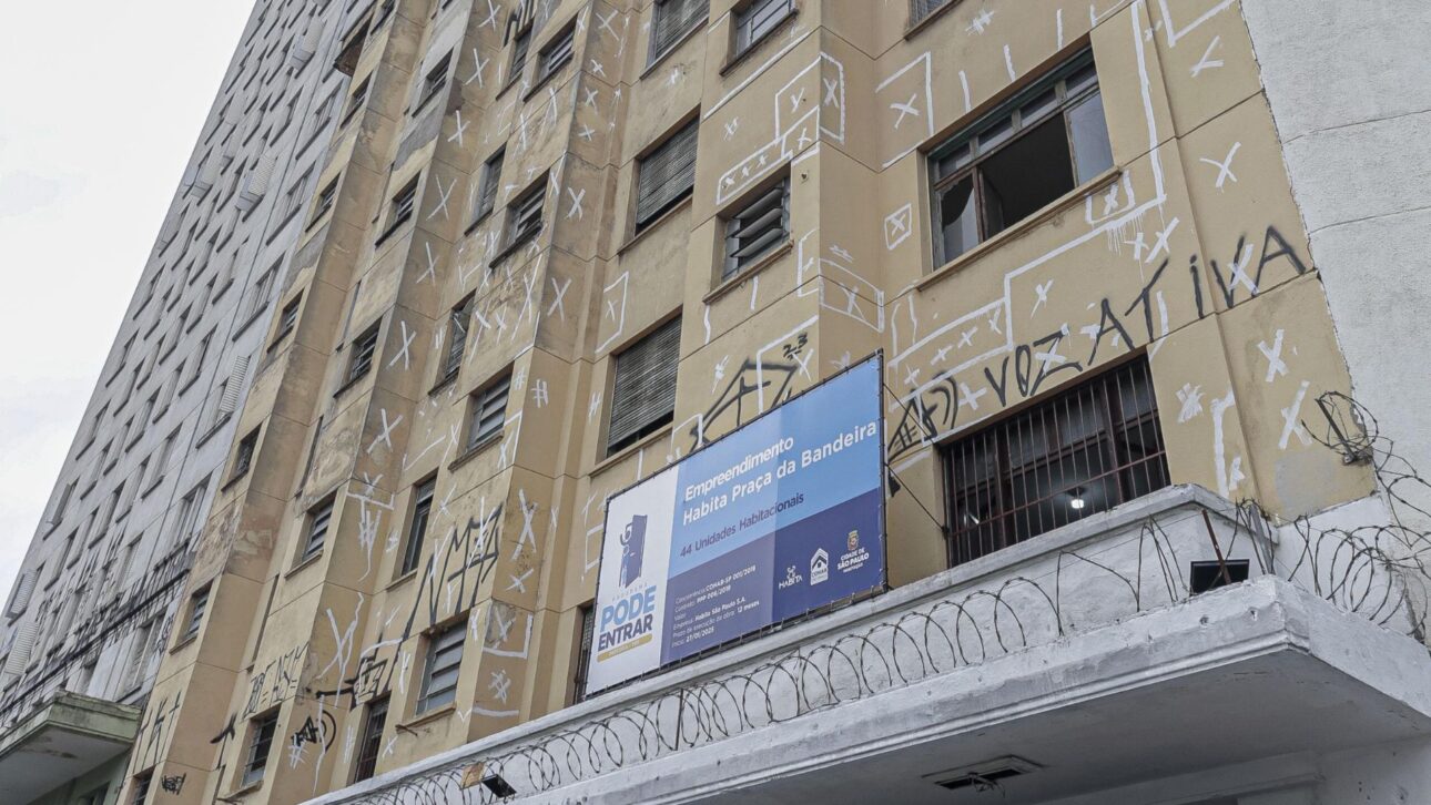 Prédio histórico da Praça da República será transformado em 80 moradias populares com retrofit e acessibilidade no centro de São Paulo.