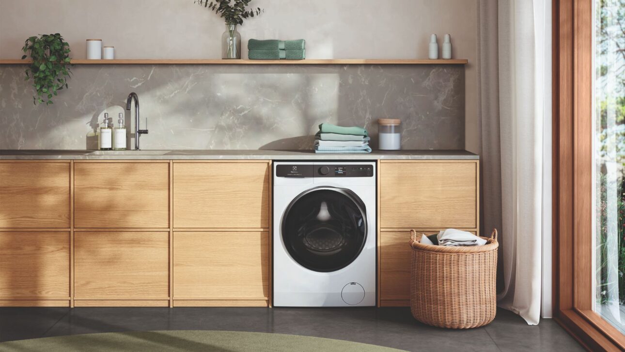 Lavadora inteligente da Electrolux tem 12 kg, ciclo de 45 minutos, vapor sanitizante, sensores e controle por app para casa conectada.