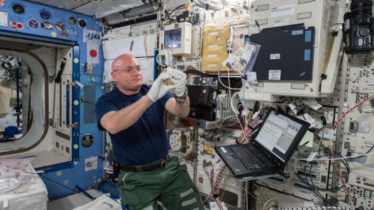Astronautas tiveram bactérias intestinais alteradas após voo espacial, apontando risco invisível para missões longas rumo a Marte.