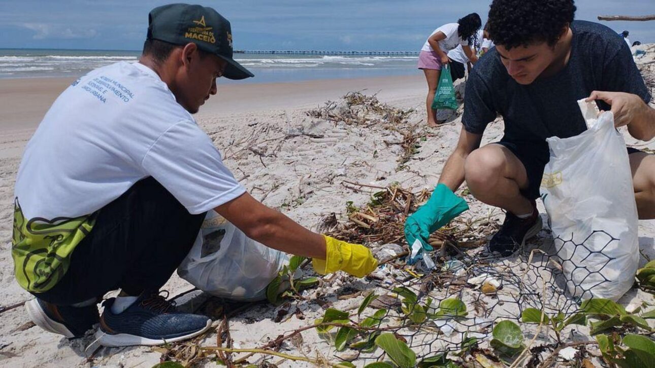 Estudo revela como correntes oceânicas transportam lixo marinho até praias do Nordeste e dificultam identificar a origem dos resíduos.