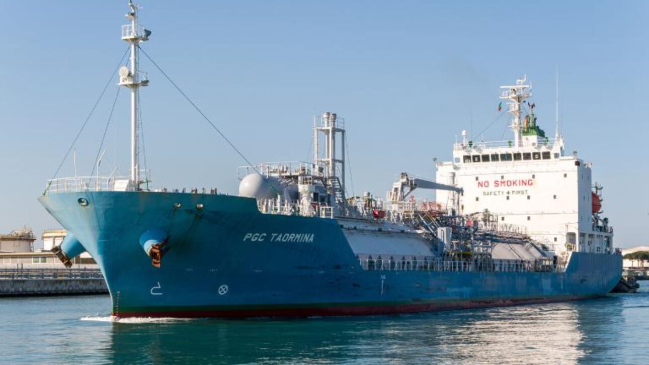 Navio PGC Taormina chega a Porto Alegre em travessia noturna histórica, com 1,6 mil toneladas de C4 e avanço no transporte gaúcho.