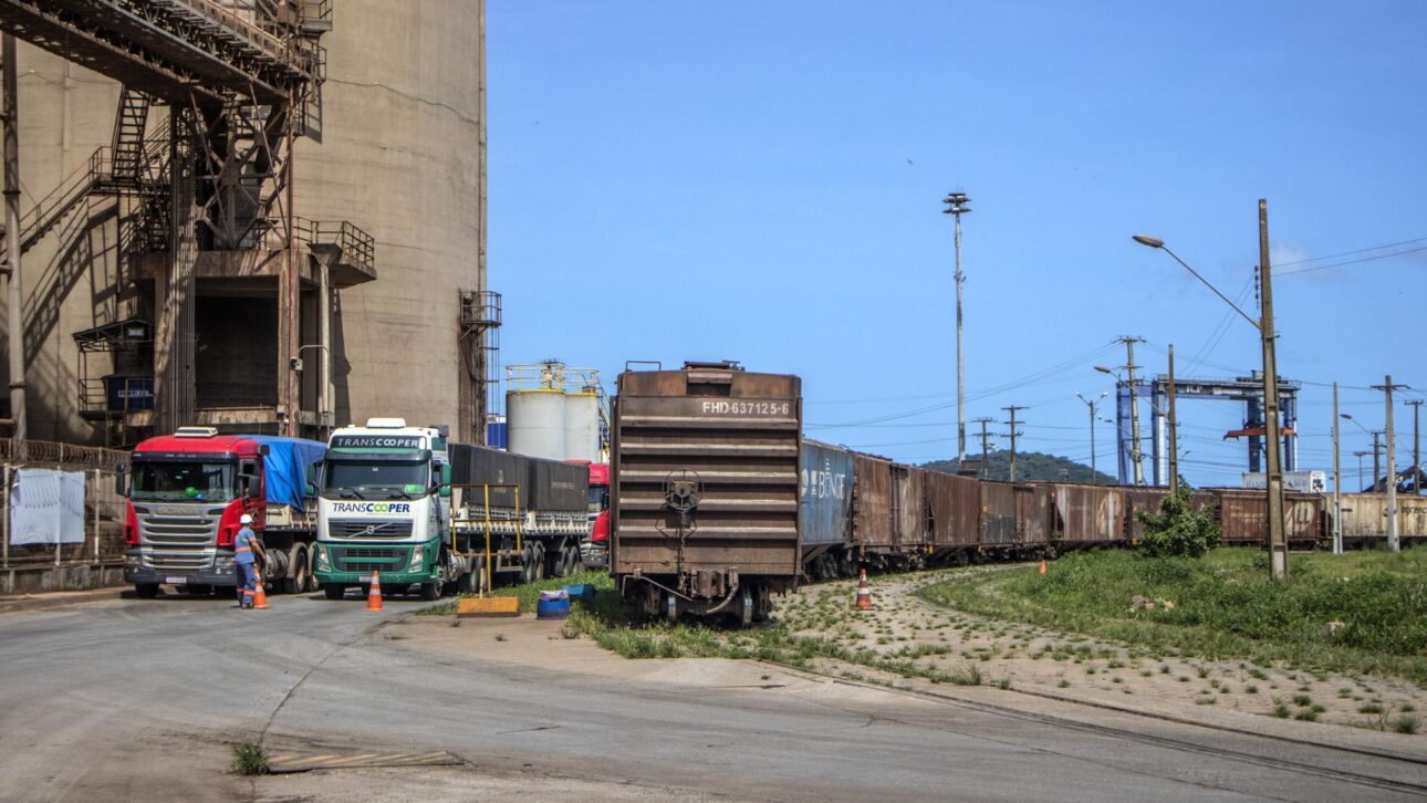 Paraná investe em rodovias para fortalecer logística, agronegócio, empregos e movimentação de cargas até o Porto de Paranaguá.