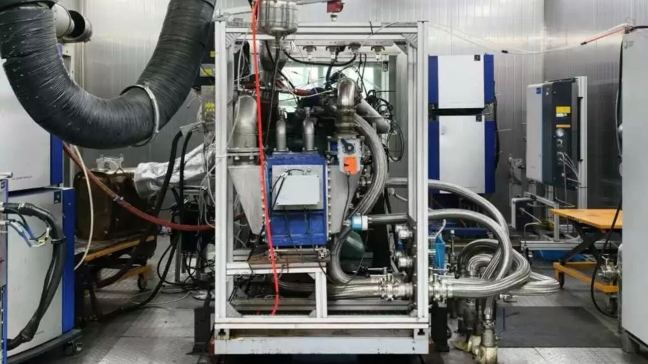 Motor a hidrogênio da FAW supera 100 mil quilômetros em testes com caminhão de 49 toneladas e avança para produção comercial em larga escala.