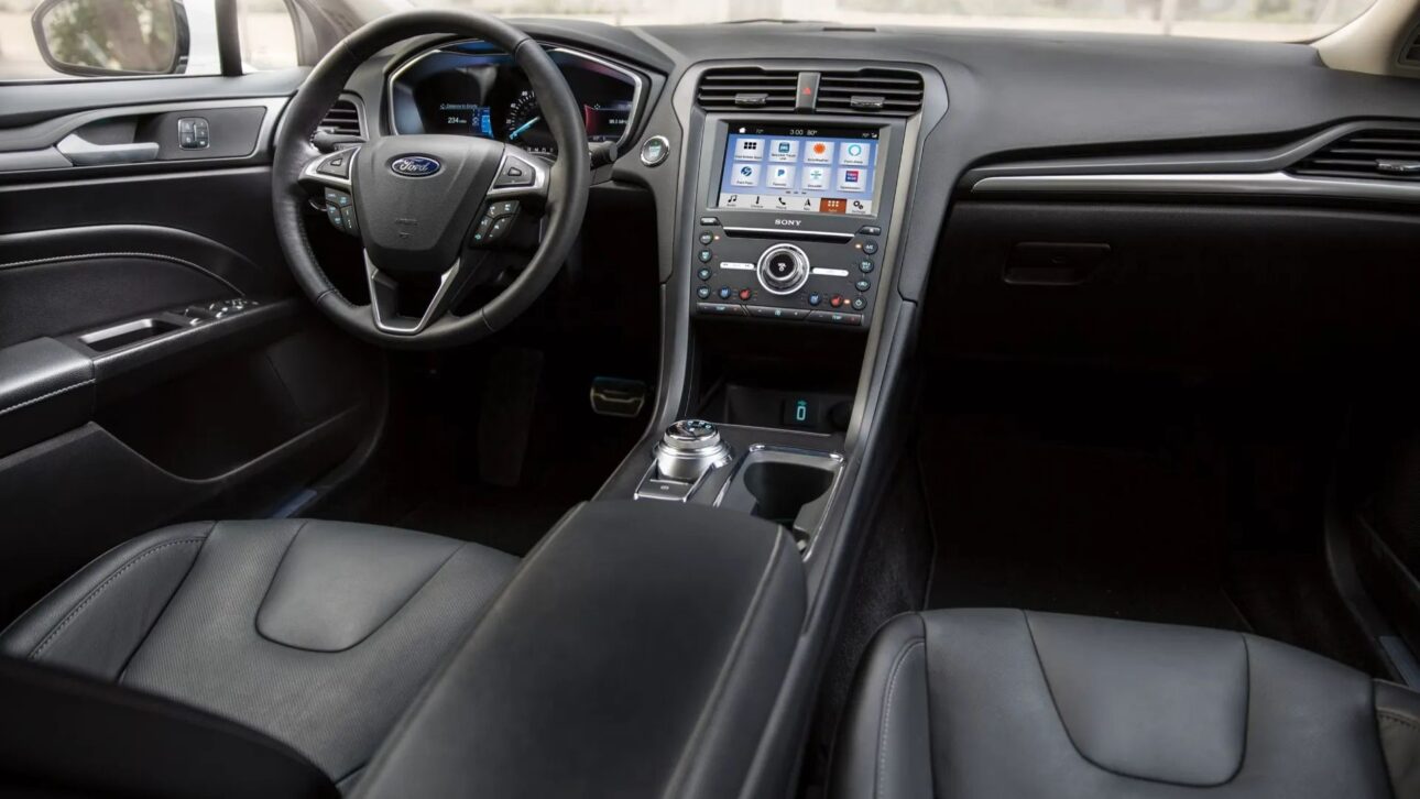Ford Fusion Hybrid 2019 usado: veja preço, consumo de até 16,8 km/l, potência de 190 cv, oito airbags e principais equipamentos do sedã.
