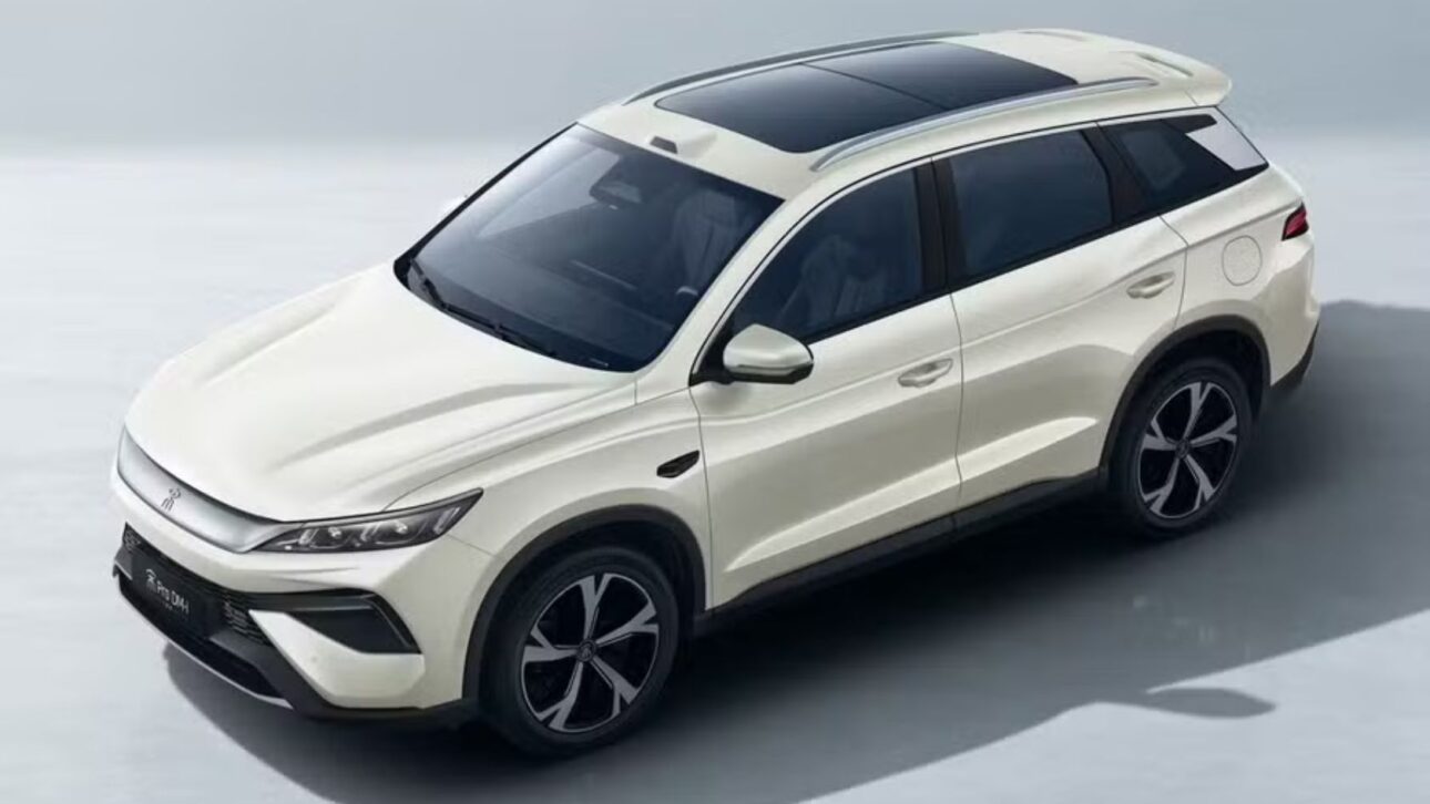 BYD Song Pro 2027 chega ao Brasil em agosto com sistema híbrido flex, até 235 cv, bateria de 18,3 kWh, novo visual e produção na Bahia.