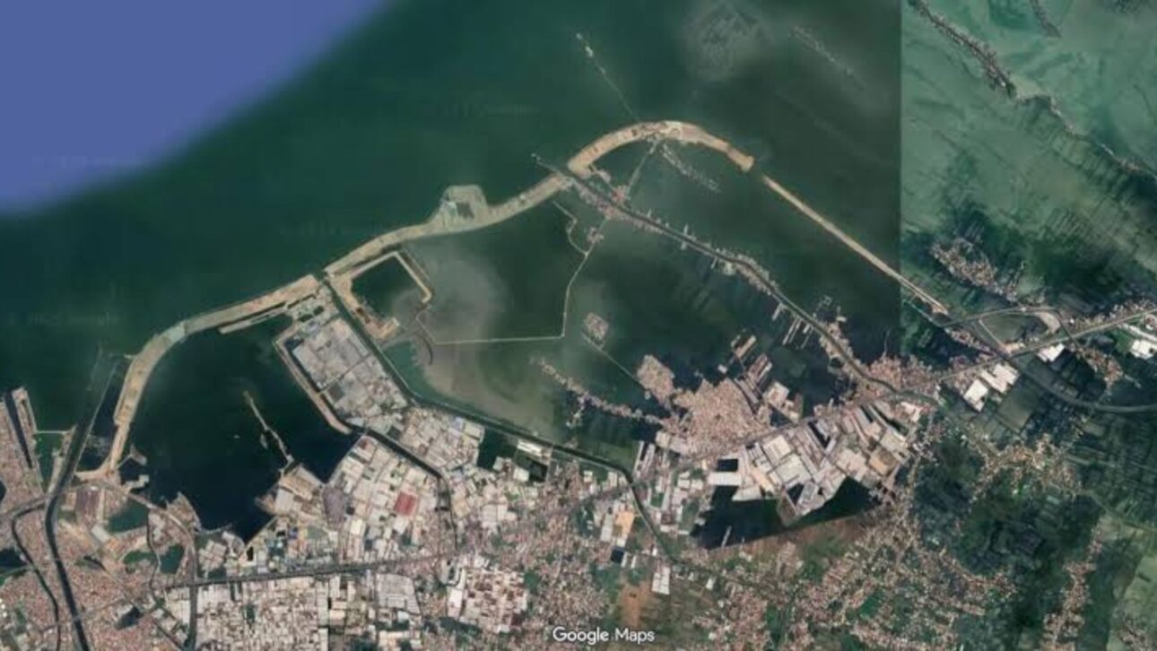 Indonesia accelerates sea wall of up to US$ 80 billion in Java to tackle coastal floods, land subsidence, and sea advance.