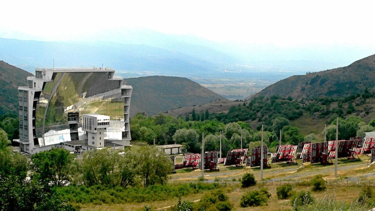 Energia solar nos Pirineus move forno solar de Odeillo para testar materiais e combustíveis com calor extremo.
