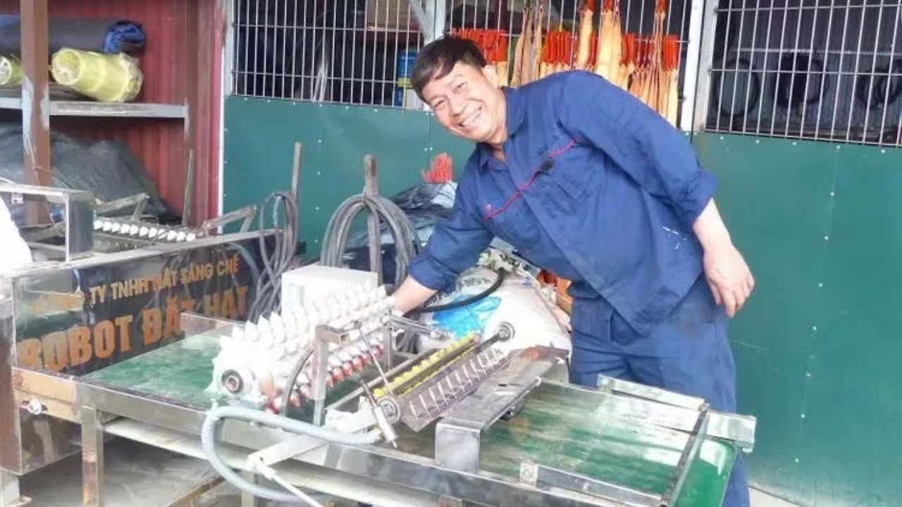 Inventor do Vietnã quase quebrou com dívida milionária, foi para Israel, criou máquina que fazia o trabalho de 40 pessoas e voltou para casa com robô agrícola vendido em 15 países