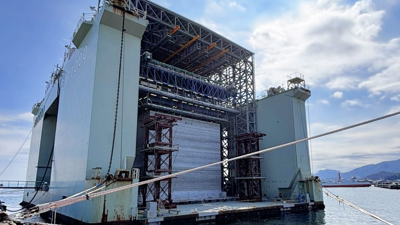 Caixões de concreto no Japão usam moldagem deslizante em doca flutuante e podem acelerar portos com obras marítimas industriais.