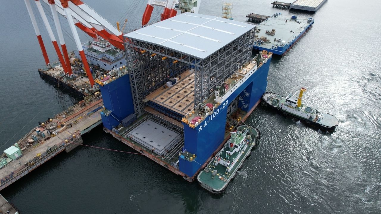 Caixões de concreto no Japão usam moldagem deslizante em doca flutuante e podem acelerar portos com obras marítimas industriais.