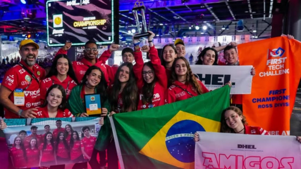 jovens de Minas vencem FIRST Championship 2026 com Amigos Droids, robô sem parafusos e prêmio inédito de Sofia Lana.