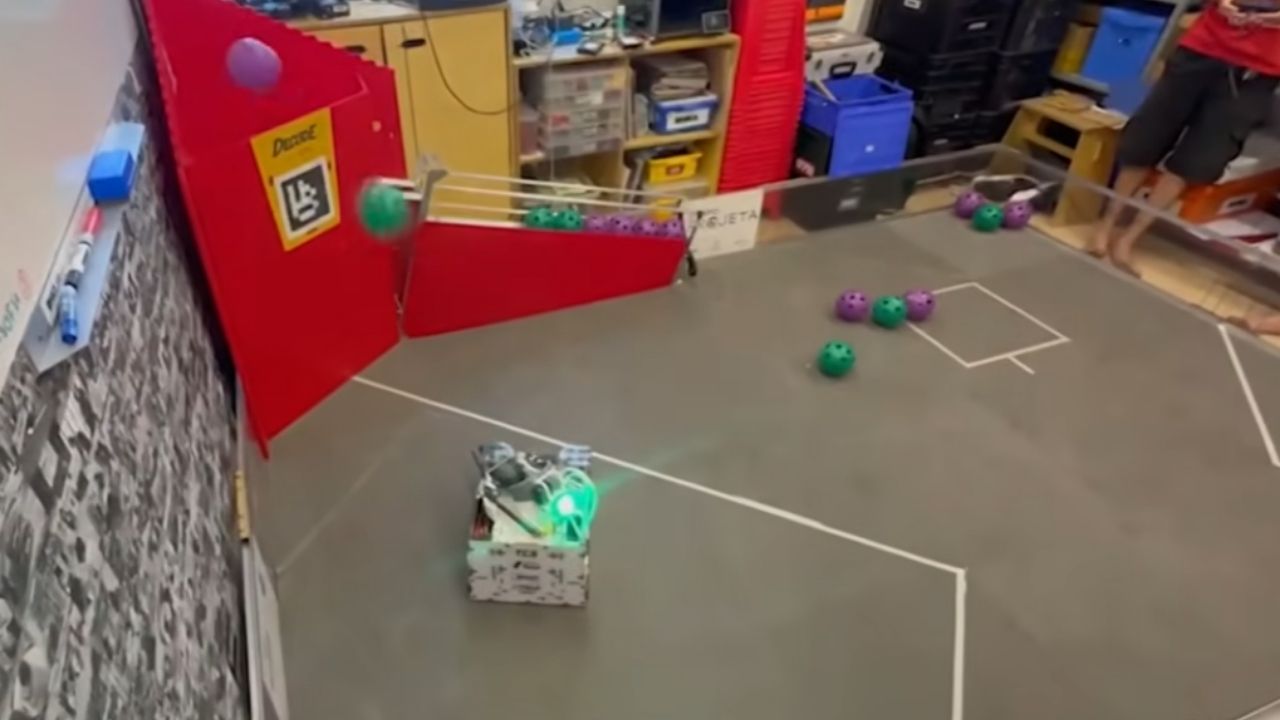 jovens de Minas vencem FIRST Championship 2026 com Amigos Droids, robô sem parafusos e prêmio inédito de Sofia Lana.